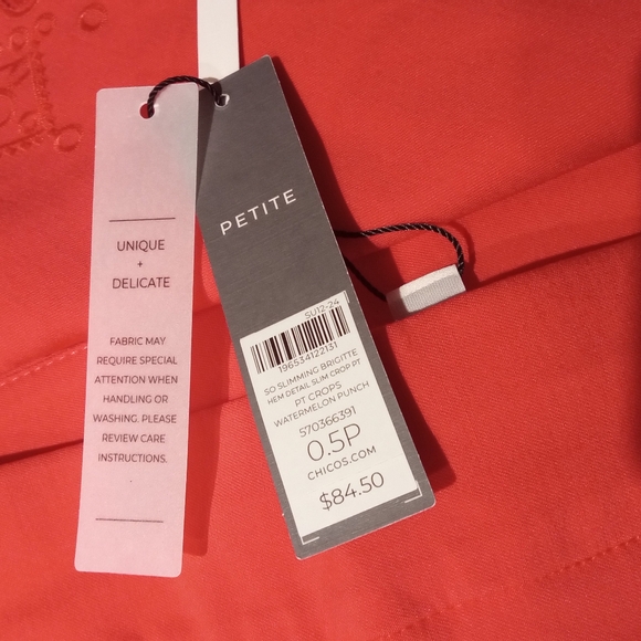 Chico's Pants - 🌺💐🏵️🌷❇️🌼Chico's, women's Petite so slimming Brigitte, Crop Pant